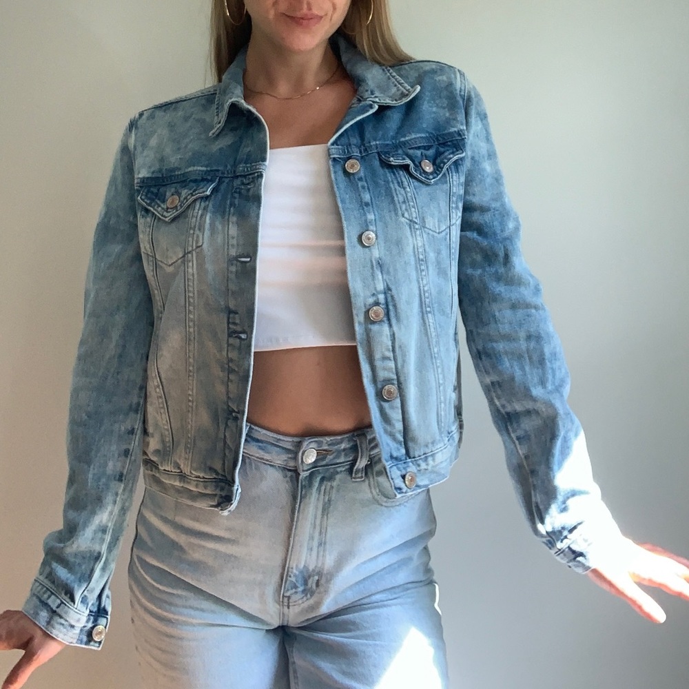 Forever 21 Ombré wash jean jacket - Picture 5 of 10